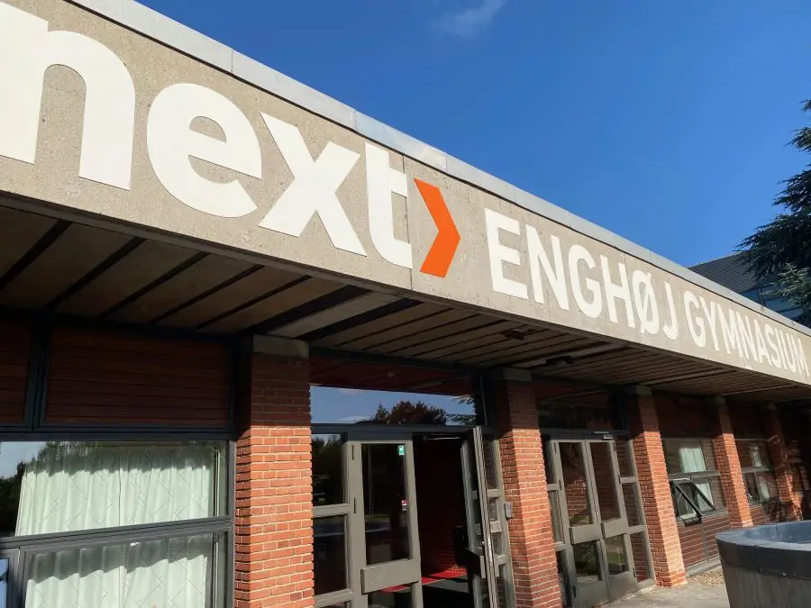 Enghoej-Gymnasium-skilt